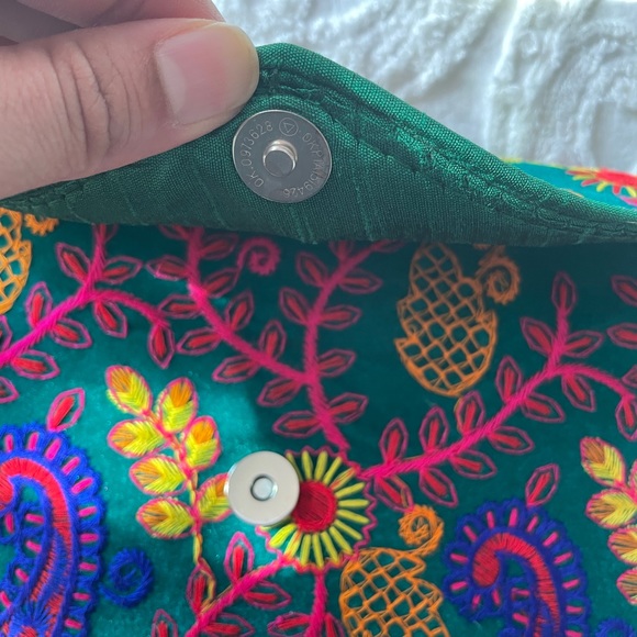 Hand Embroidered clutch blue and green - Picture 5 of 6